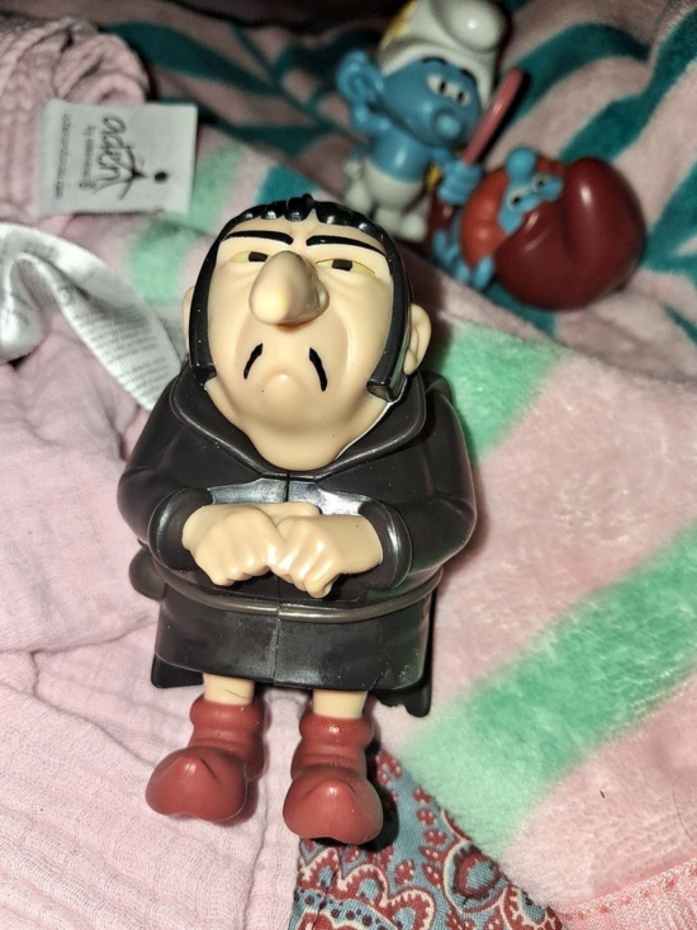 Universal Studios Despicable Me Gru Figurine Black & Red